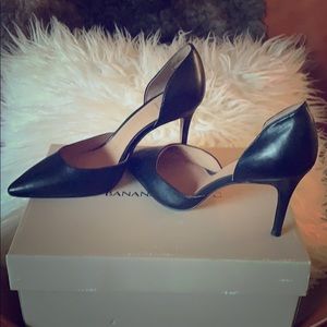 Banana Republic black leather pumps